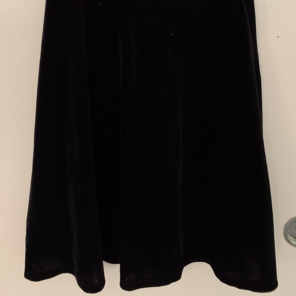 Black Velvet dress with jewels necklaced at top - Picture 4 of 7